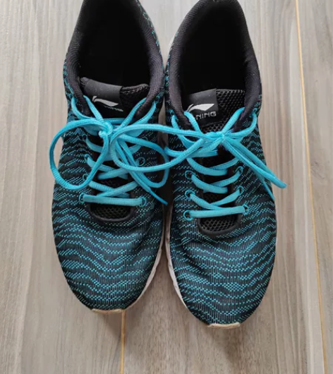 李宁，跑鞋，九新，46.5。 感兴趣的话点...