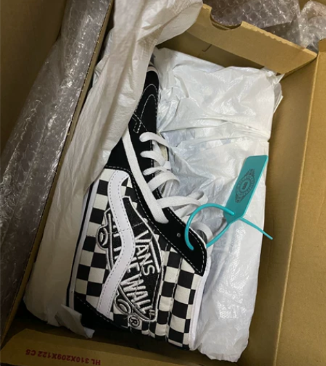 vans棋盘格高帮 全新 得物直邮 没有穿...