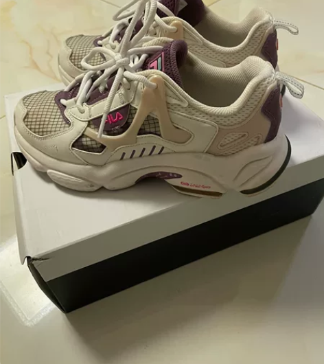 斐乐复古跑鞋， 专柜卖980尺码35.5，...