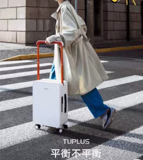 途加旅行箱的主要材质是: 箱体：PC+AB...