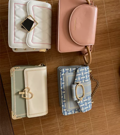 【出】闲置包包 一个10。    不包邮两...