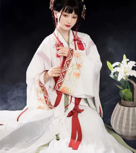 池夏繁花入梦:云裳仙 晋制直领宽袖襦交窬裙...