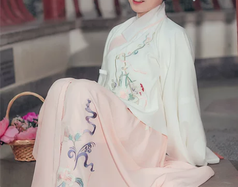 都城南庄汉服女豆蔻秋季原创新品非古装齐腰袄...