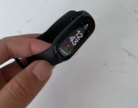 小米手环6nfc 图新鲜用不上差不多9成新...