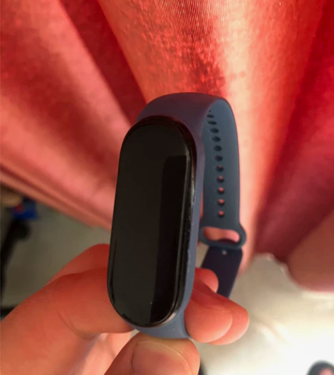 小米手环6 屏幕有划痕 成色如图 二手产品...