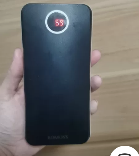 兄弟们来狠活了，6.7寸步罗马仕充电宝，用...