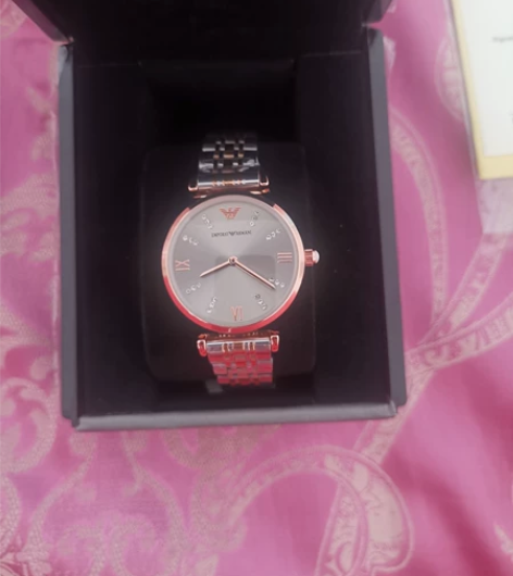 阿玛尼手表，精致原盒，配件齐全。 感兴趣的...