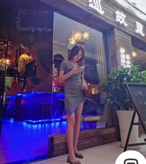 灰色修身连衣裙，本人实拍图，以前非常喜欢的...