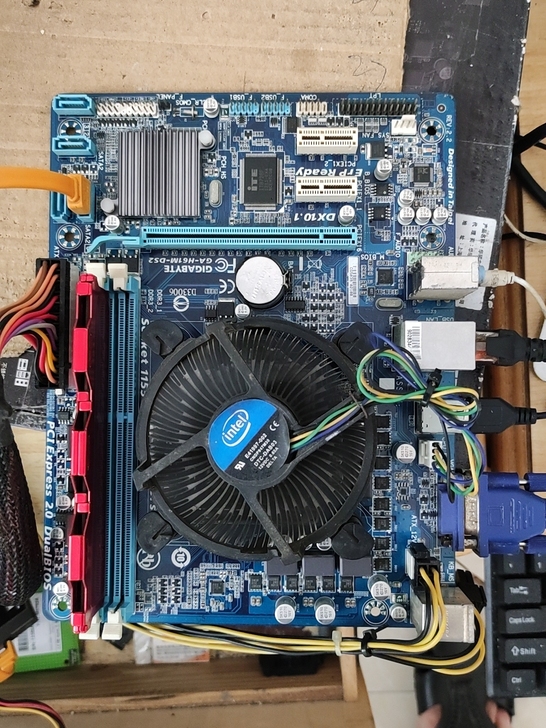 技嘉h61主板CPU内存硬盘散热器。