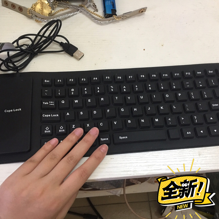 键盘，USB接口。
