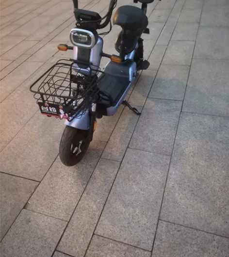 台铃电动车，满电跑30—40公里左右！前后...