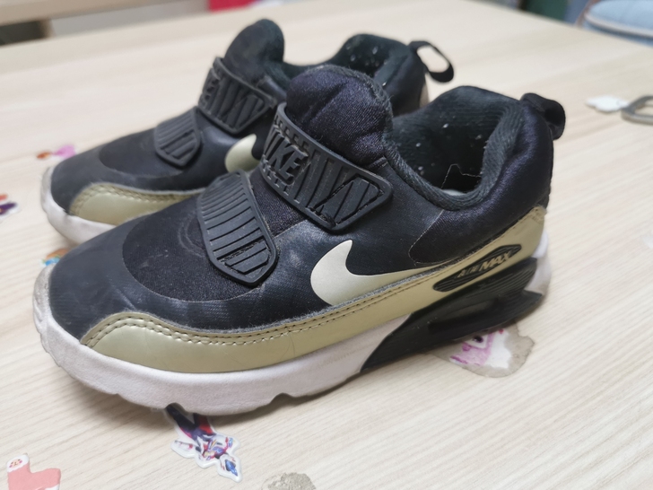 NIKE AIR MAX运动鞋