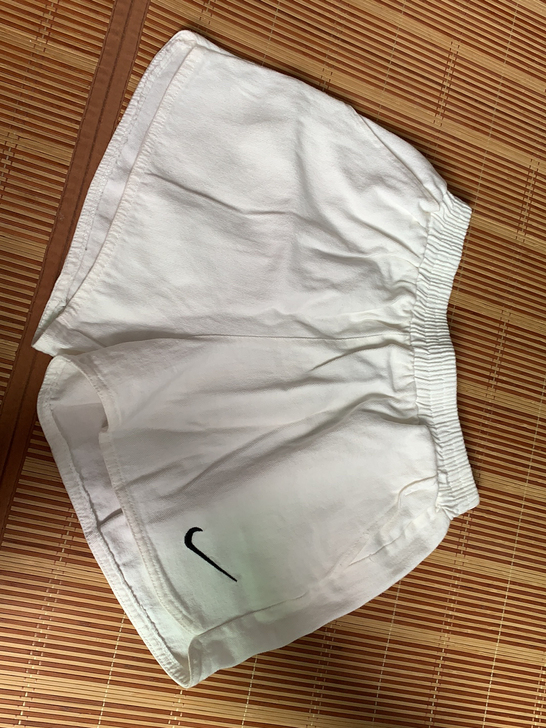 夏日短裤白色