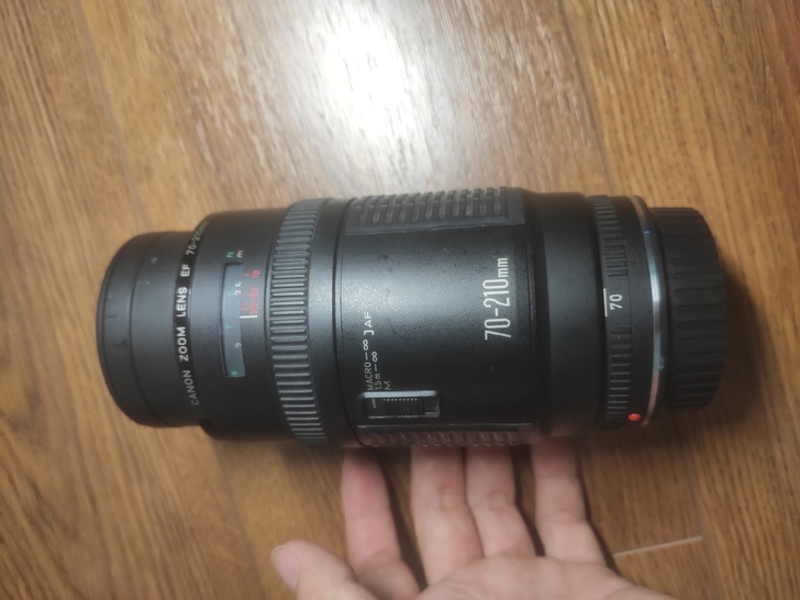佳能70-210L4镜头，是小小白的前身，...