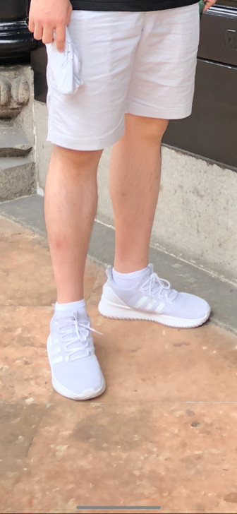 adidas运动鞋 灰白色男鞋 44码。只...