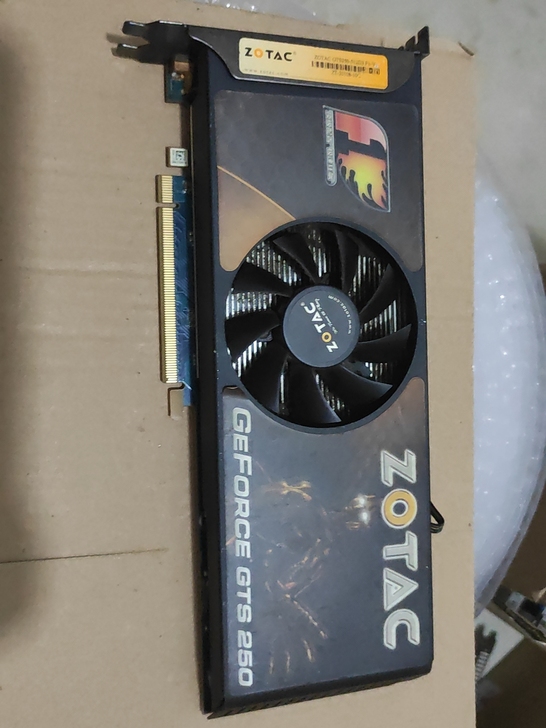经典索泰GTS250-512MD3游戏显卡...