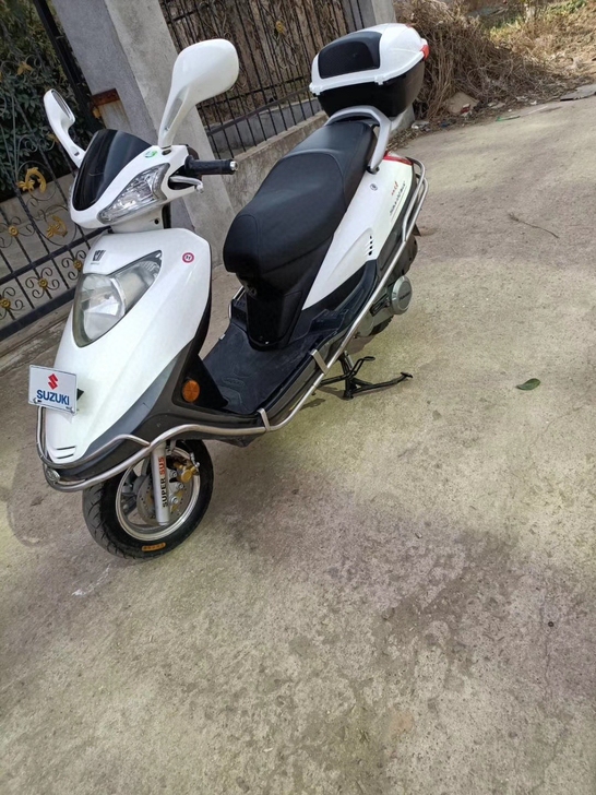 二手摩托车，踏板车，女装车新到豪爵天鹰12...