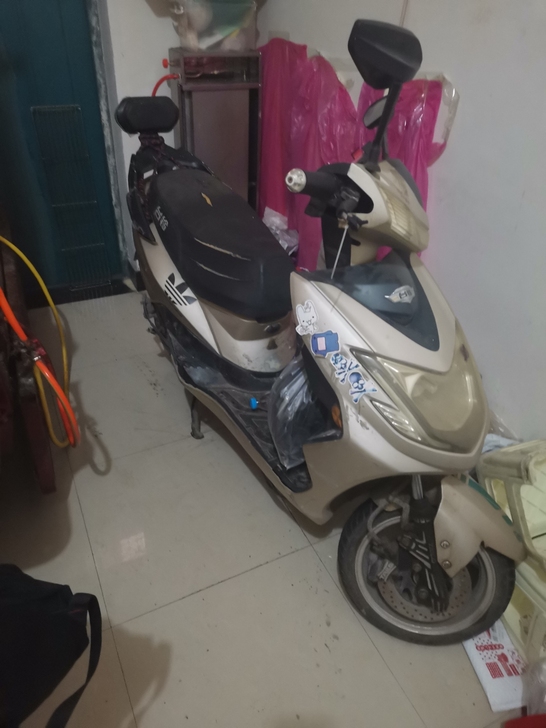 二手台铃，72v36a超威黑金电瓶，目前能...