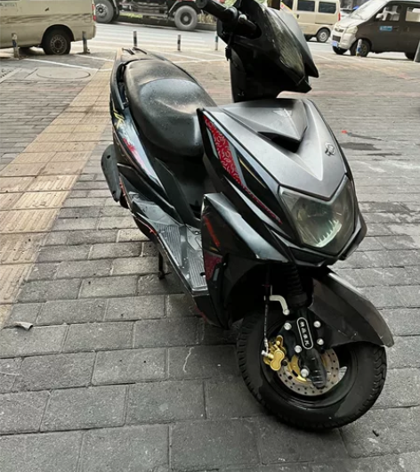 踏板摩托车19年11月上户必须过户，轮胎新...