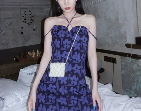 桥花紫色挂脖连衣裙夏女碎花挂脖吊带裙法式初...