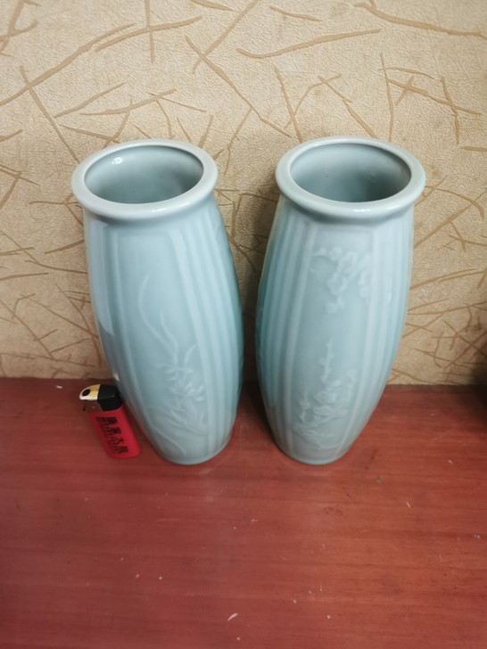 宜兴老青瓷花瓶 梅兰竹菊 无瑕疵全品相。