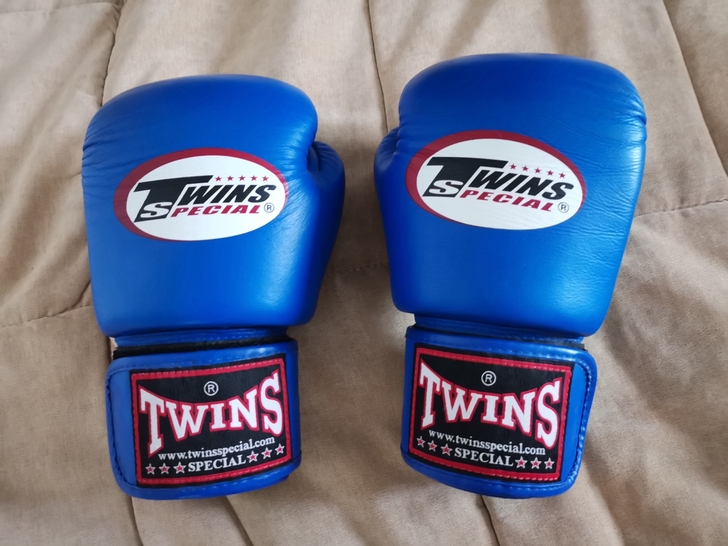 拳击手套 散打搏击 真皮进口拳套 成色很新...