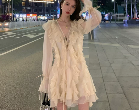 柳三三 杏色荷叶边收腰显瘦V领绑带性感收腰...