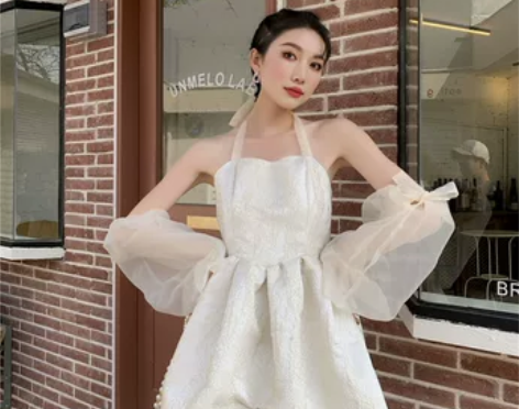 ?【半价包邮出】蓬蓬裙+手袖【挂脖 露背】...