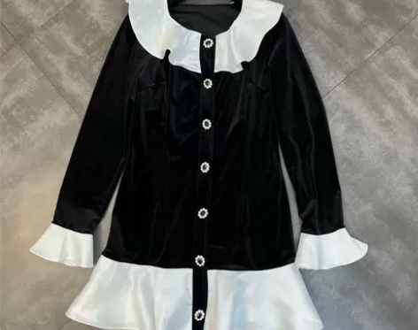 柚子MM2022年春季荷叶边领长袖黑白撞色...