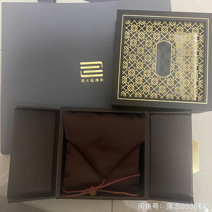 周大福传承系列手提袋和盒子一套。全新未用 ...