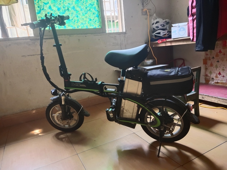 捷锂达代驾王折叠电动车，九成多新，福新路卖...