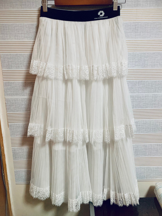 女纯白色蛋糕裙(半身裙)，尺码M，做工非常...