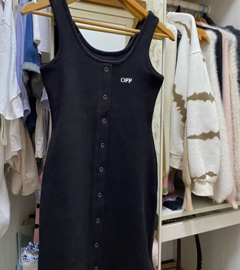 辣妹必备百搭 偏运动风休闲一类的裙子 显身...