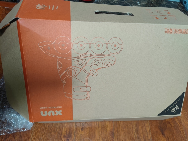 自用 小寻溜冰鞋，轮滑鞋。小了。转让。