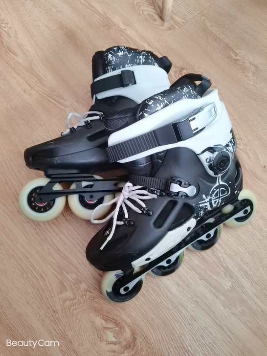 男女同款旱冰鞋.