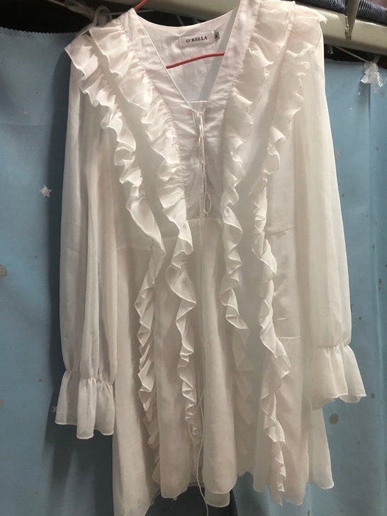 白色仙女荷叶裙 上身很仙 实体店买的