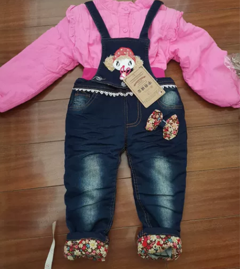 宝宝加绒打底牛仔裤背带可以两穿，上面背带扣...