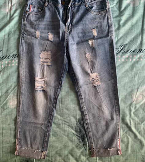 全新破洞牛仔裤，L码，腰围76mm，臀围1...