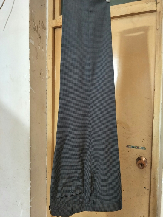 西裤,九新。腰围84公分(约二尺六),裤长...