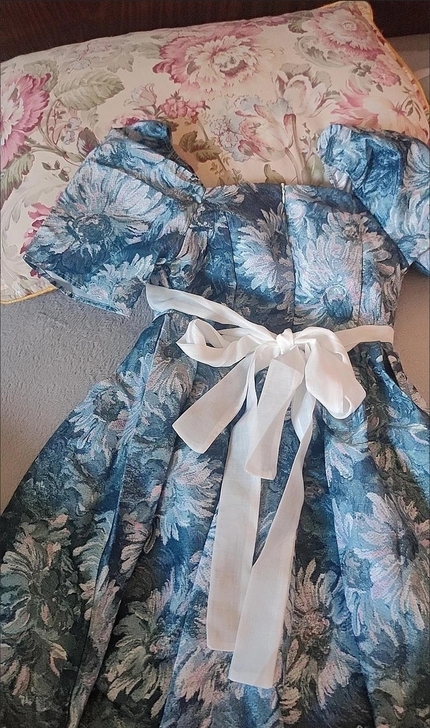 线下实体店569购入的,油画感炸街吊带连衣...