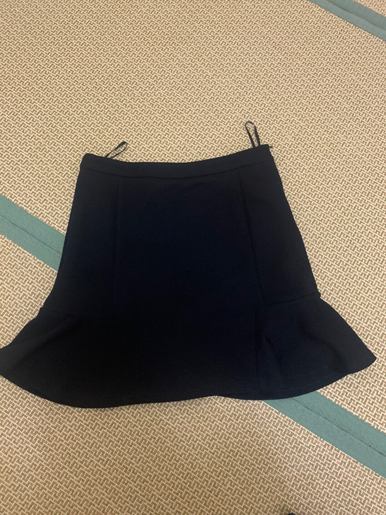 鱼尾边小黑裙，经典款。M码，低价出！白菜价...