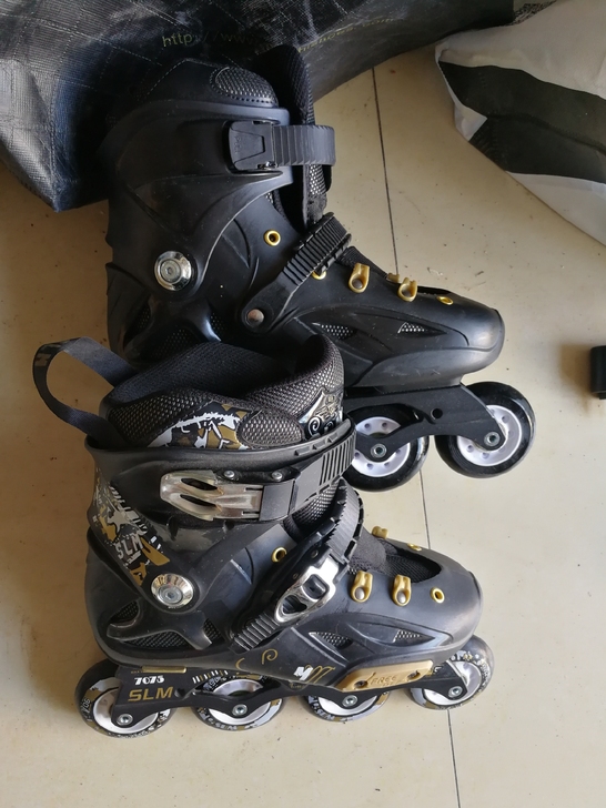 37号轮滑鞋，非常新，49