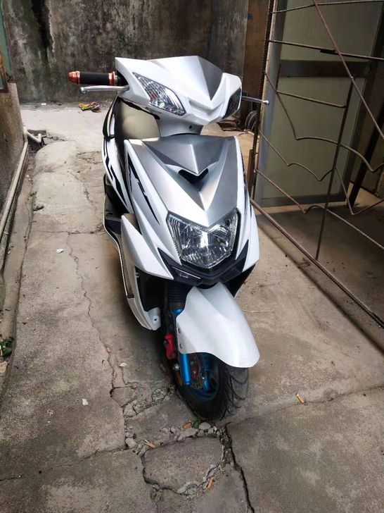 便宜出女装雅马哈尚领踏板摩托车！125cc...