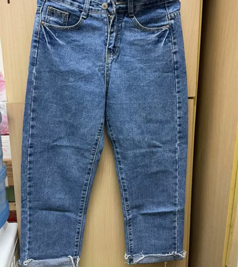 牛仔裤七分 适合108斤以内 感兴趣的话点...