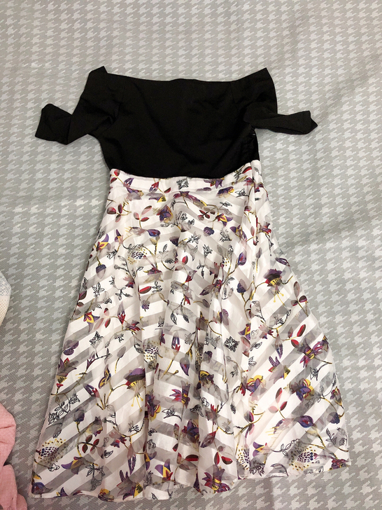 连衣裙店里两百多买的,一共穿过两次