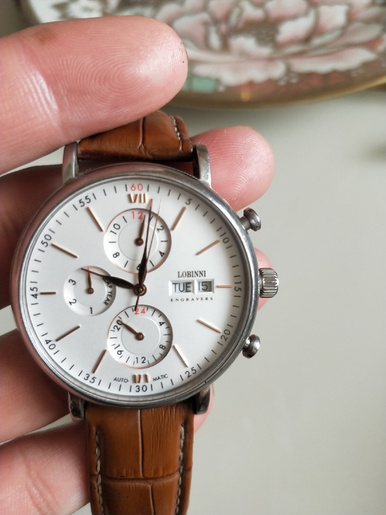 品牌型号 罗宾尼手表给钱就卖，表针松动一个...