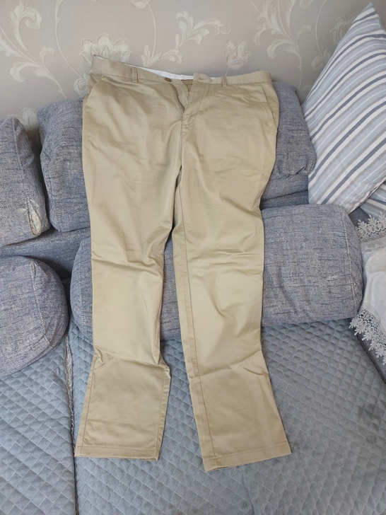 长腿专属,米色休闲裤,100元买的,99新...