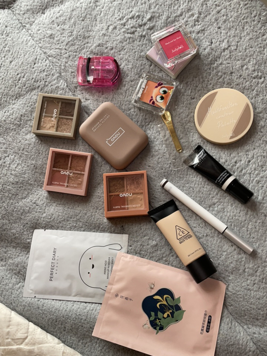 眼影眼线笔卸妆湿巾3ceBB霜完美日记