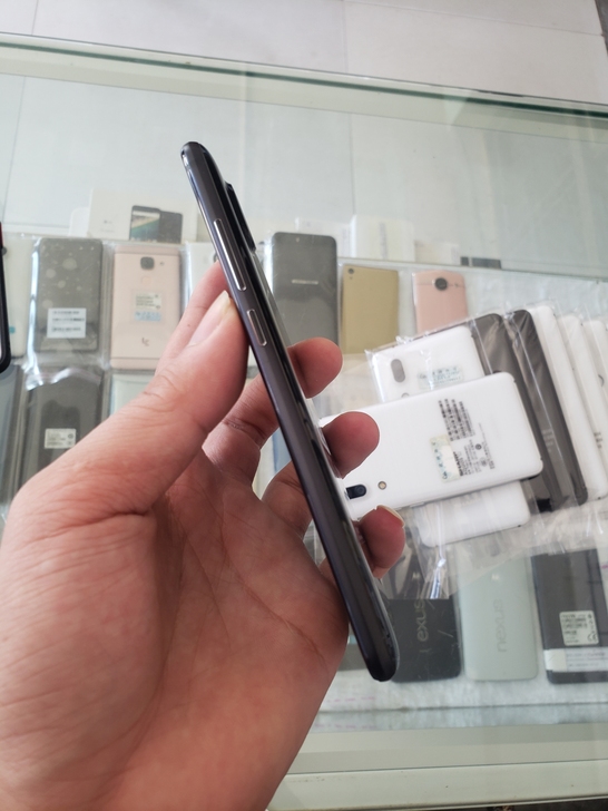 夏普s2 4＋64g 盒子原装充电器都在，...