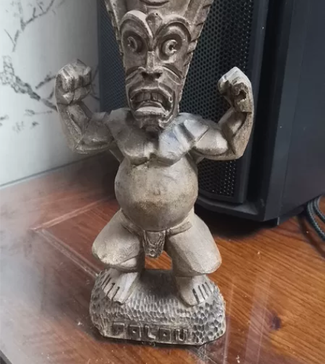 木雕，出去旅游买的，纯手工艺制品，一直觉得...